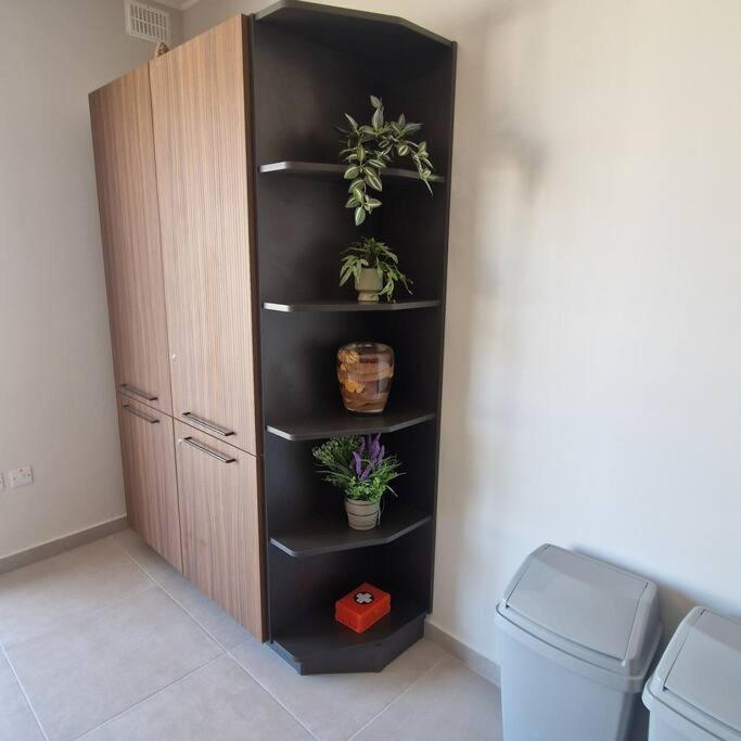 Centrally Located, Well Equipped, Stylish Flat. San Pawl il-Baħar Kültér fotó