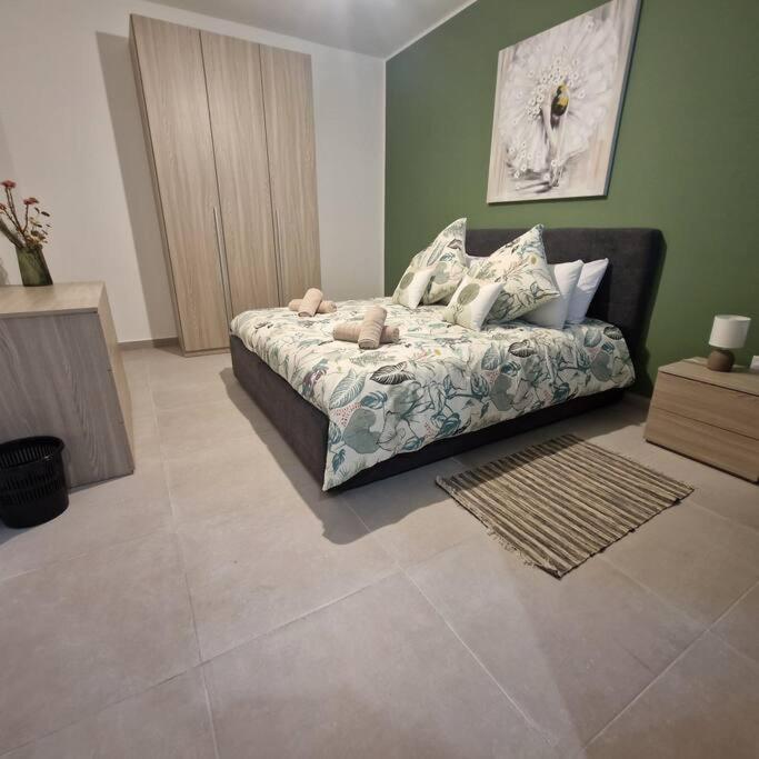 Centrally Located, Well Equipped, Stylish Flat. San Pawl il-Baħar Kültér fotó