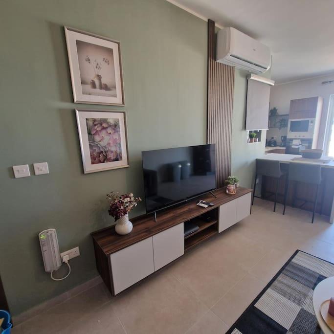 Centrally Located, Well Equipped, Stylish Flat. San Pawl il-Baħar Kültér fotó