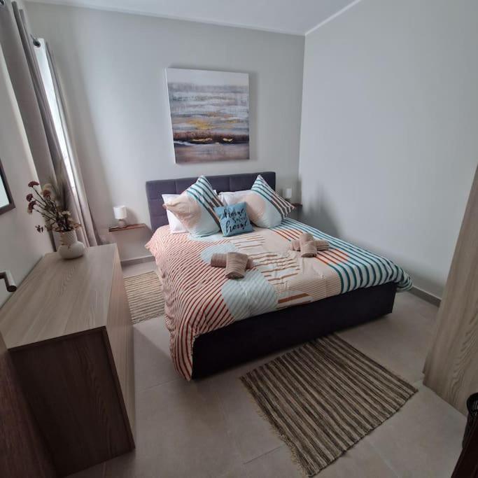 Centrally Located, Well Equipped, Stylish Flat. San Pawl il-Baħar Kültér fotó