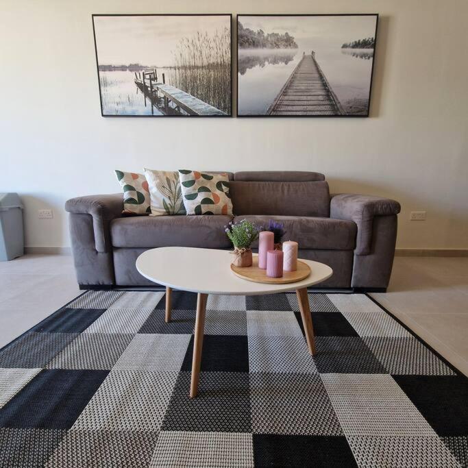 Centrally Located, Well Equipped, Stylish Flat. San Pawl il-Baħar Kültér fotó
