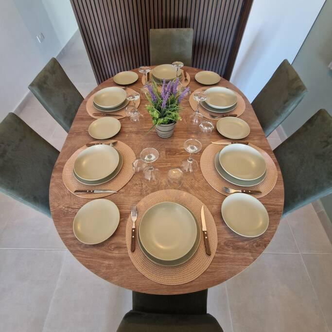 Centrally Located, Well Equipped, Stylish Flat. San Pawl il-Baħar Kültér fotó