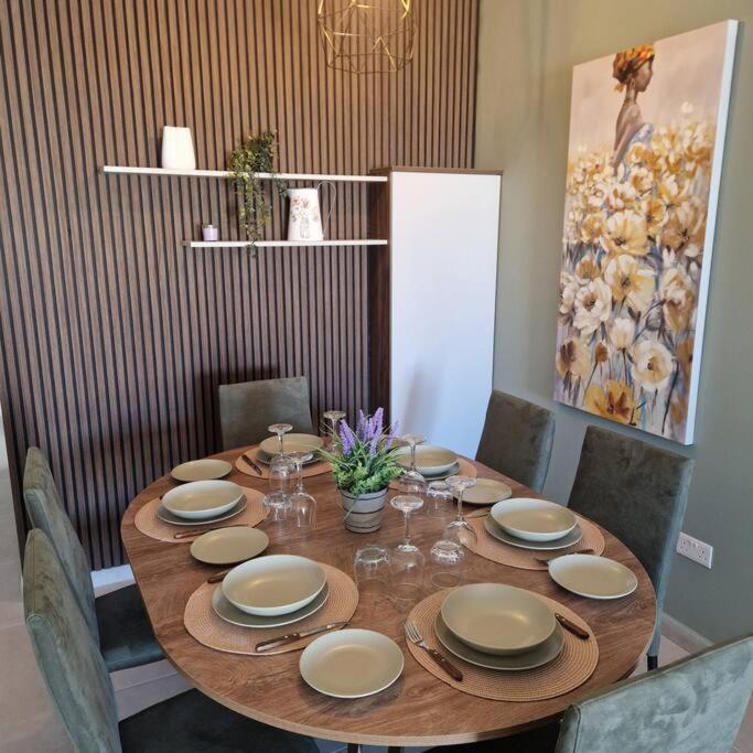 Centrally Located, Well Equipped, Stylish Flat. San Pawl il-Baħar Kültér fotó