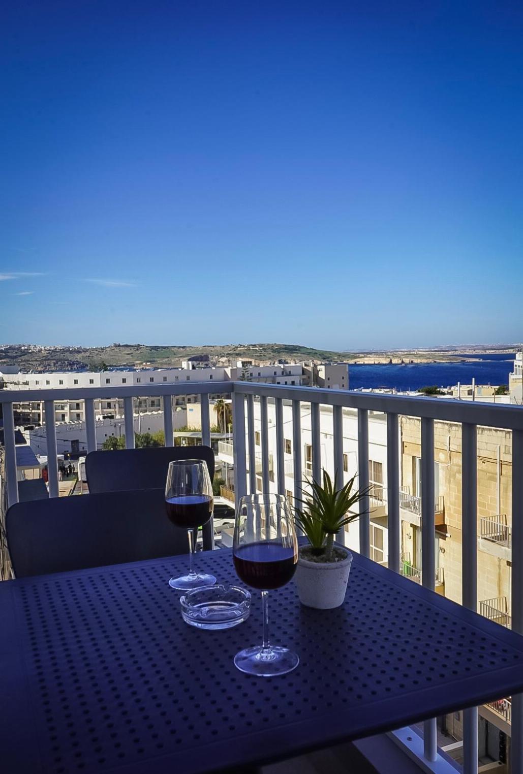 Centrally Located, Well Equipped, Stylish Flat. San Pawl il-Baħar Kültér fotó