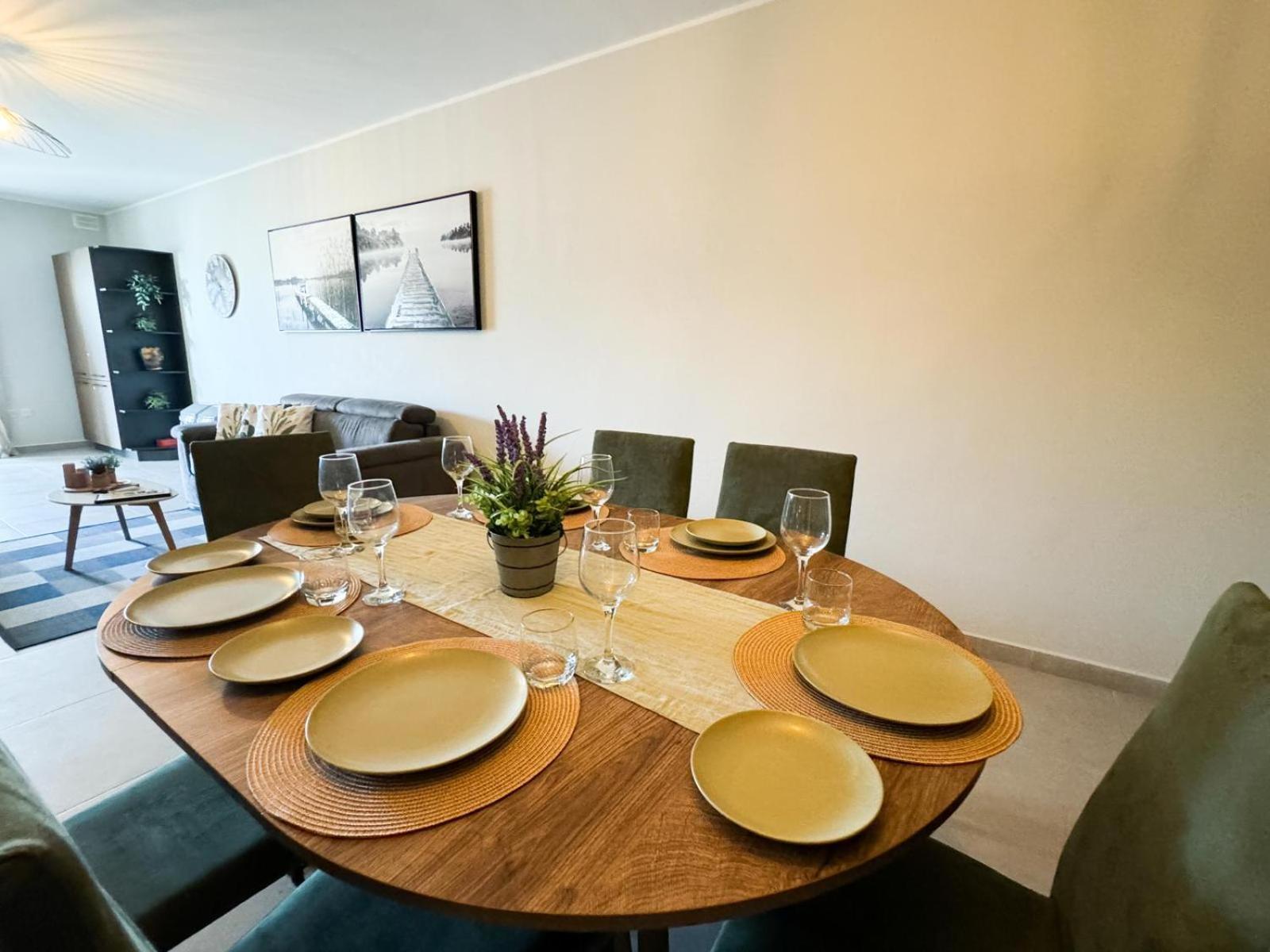 Centrally Located, Well Equipped, Stylish Flat. San Pawl il-Baħar Kültér fotó