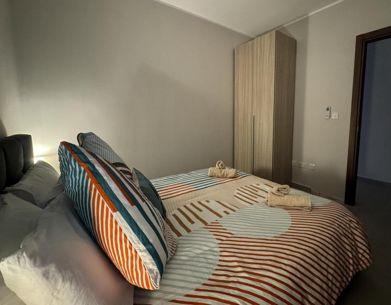 Centrally Located, Well Equipped, Stylish Flat. San Pawl il-Baħar Kültér fotó