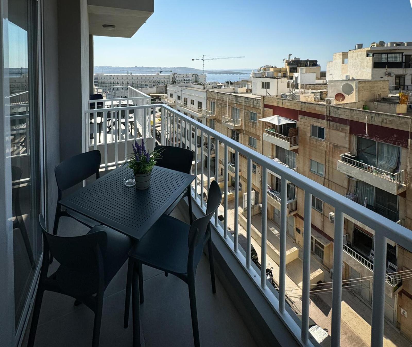 Centrally Located, Well Equipped, Stylish Flat. San Pawl il-Baħar Kültér fotó